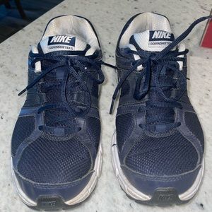 Nike mens Downshifter running shoes size 7.5 gently used